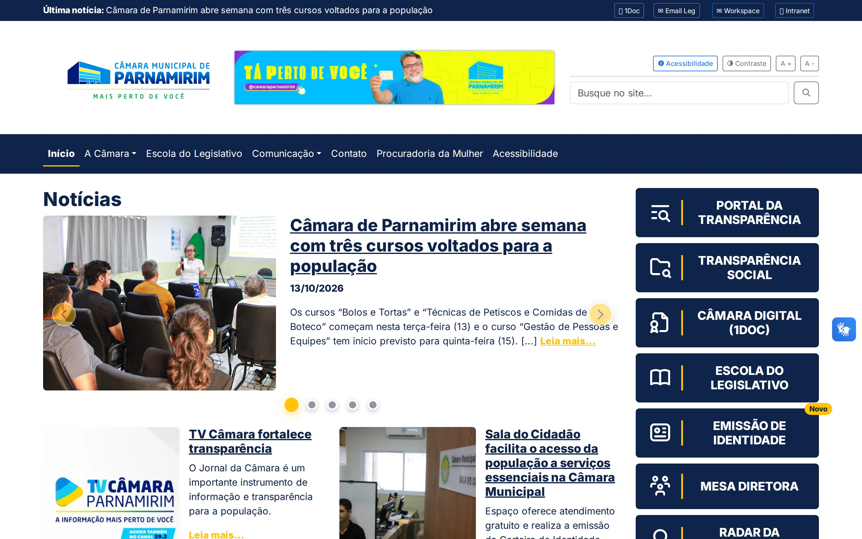 Portal da Câmara home page: news carousel, quick-access service buttons and accessibility controls